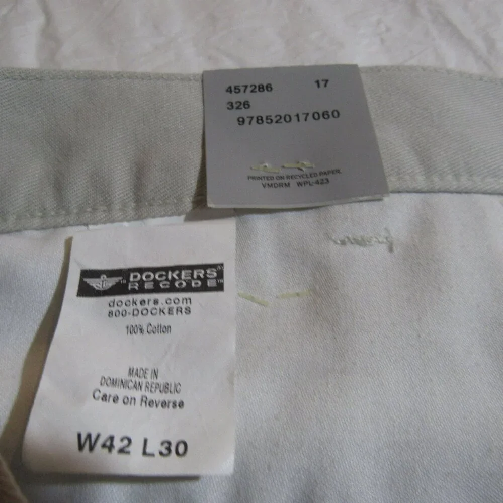 NWT Dockers RECODE Classic Fit Khaki Pants W42 L30 No Wrinkle Cotton Comfort